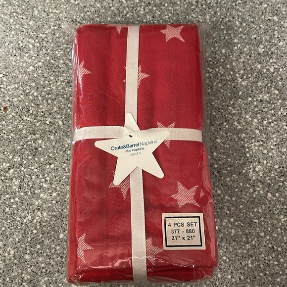 NWT Crate & Barrel Red/Star napkins great holiday! - Picture 2 of 5